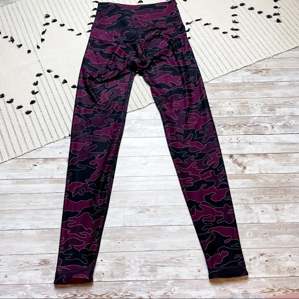 WITH High Waist Reversible Leggings Burgundy Line Camo Purple Size Small - Picture 4 of 13